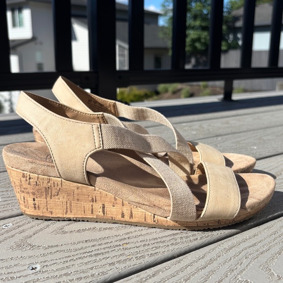 Life Stride Soft System FLEX Beige Wedge Strappy Sandals Women's Size 9M - Picture 1 of 10